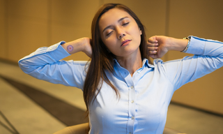 Woman stretching and relaxing, showing natural ways to reduce stress and mental fatigue